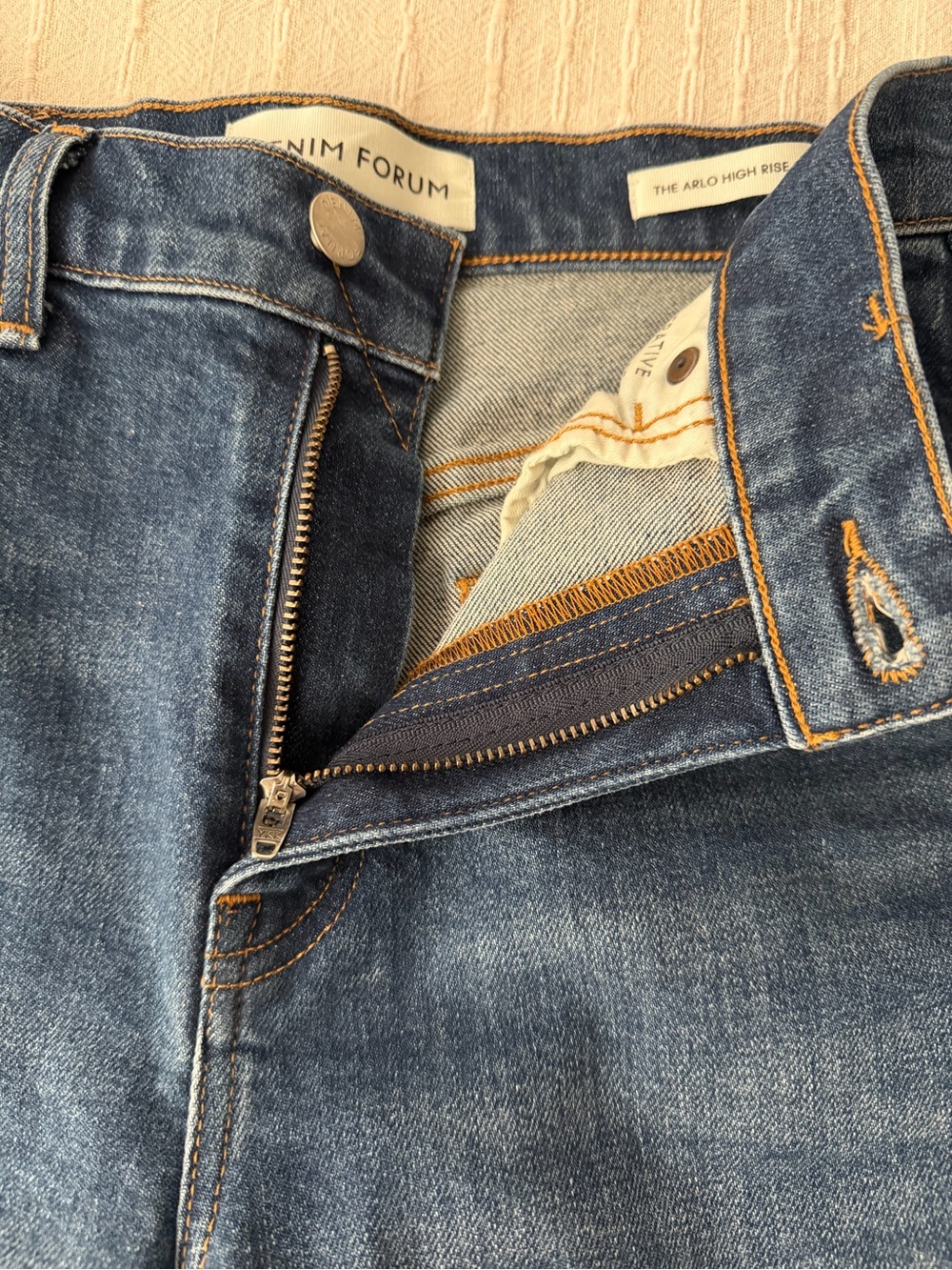Denim Forum Women's High-Rise straight Leg Jeans - Medium Blue
Inseam 28/29 - Picture 2 of 9